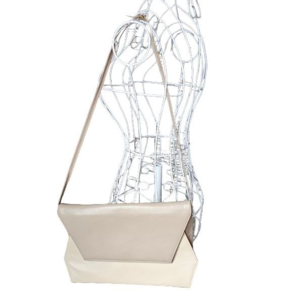 Adolfo tan leather shoulder purse - like new condition - Picture 2 of 12